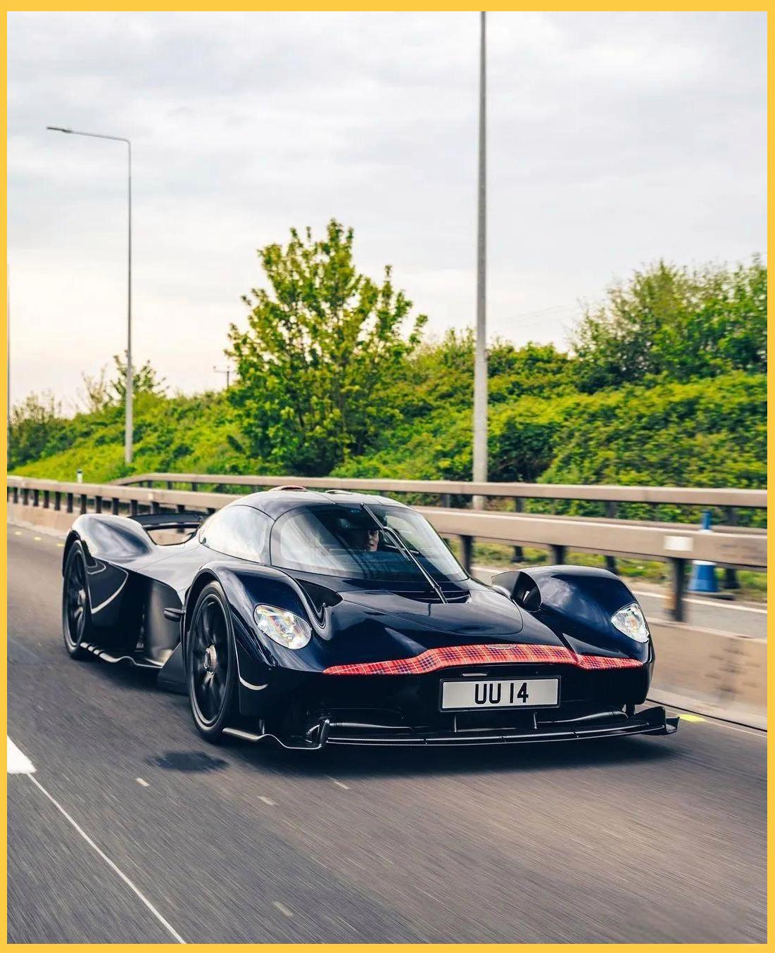 阿斯顿马丁轻取红牛车队，塞恩斯惊艳四座